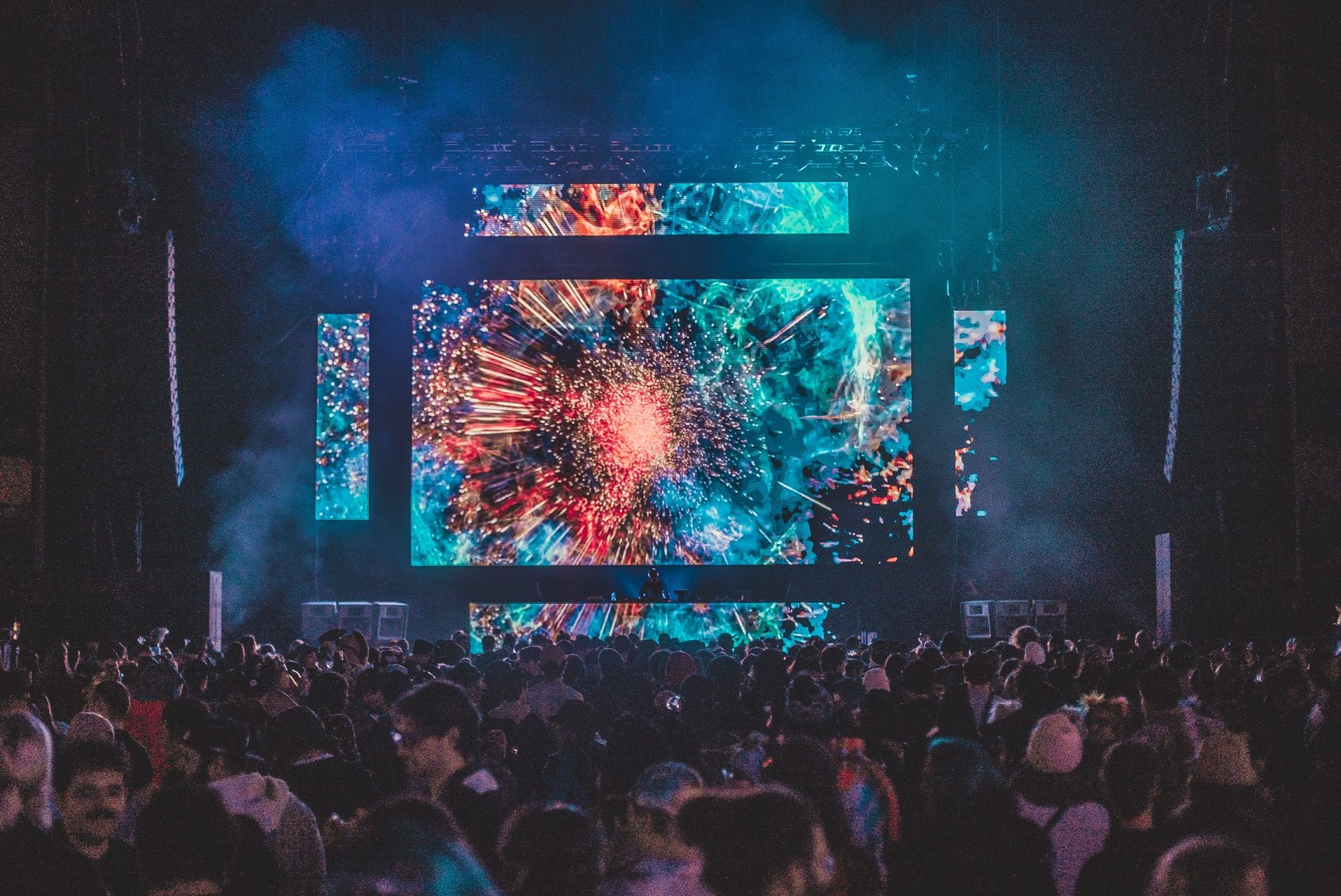 Encounters at Snowta Festival with crowd